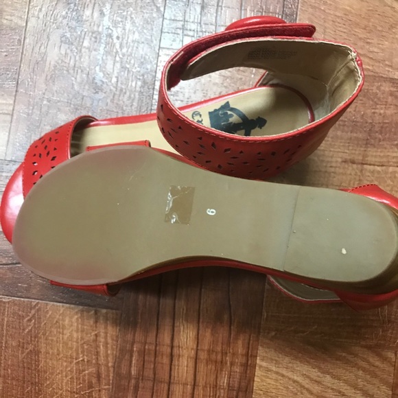💕Girls Red Ankle Sandals - Picture 4 of 5